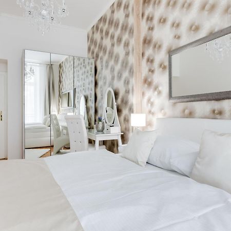 Luxury Riverside Apartments In The Center Of براغ المظهر الخارجي الصورة