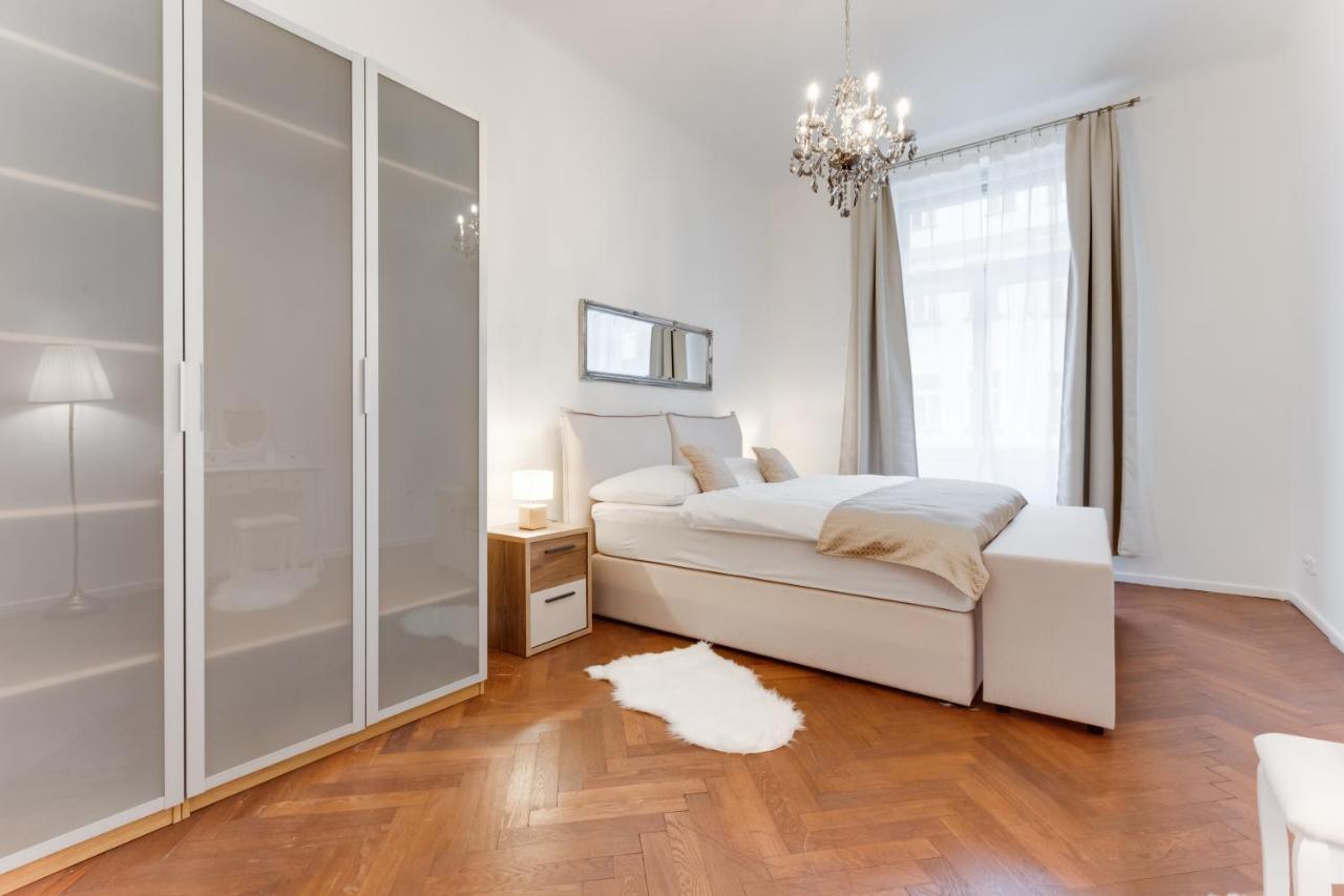 Luxury Riverside Apartments In The Center Of براغ المظهر الخارجي الصورة