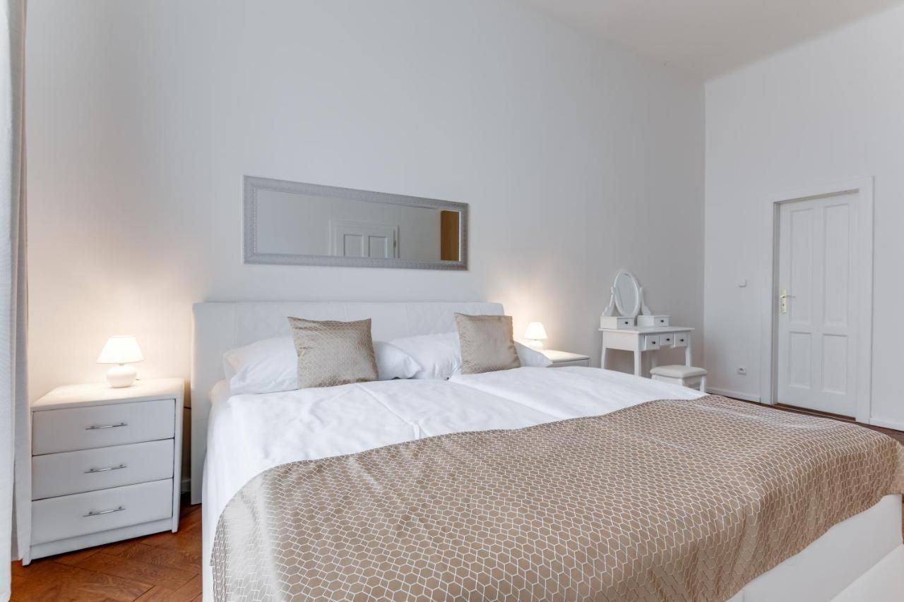 Luxury Riverside Apartments In The Center Of براغ المظهر الخارجي الصورة