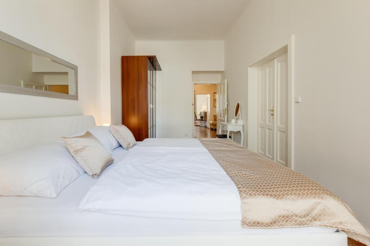 Luxury Riverside Apartments In The Center Of براغ المظهر الخارجي الصورة