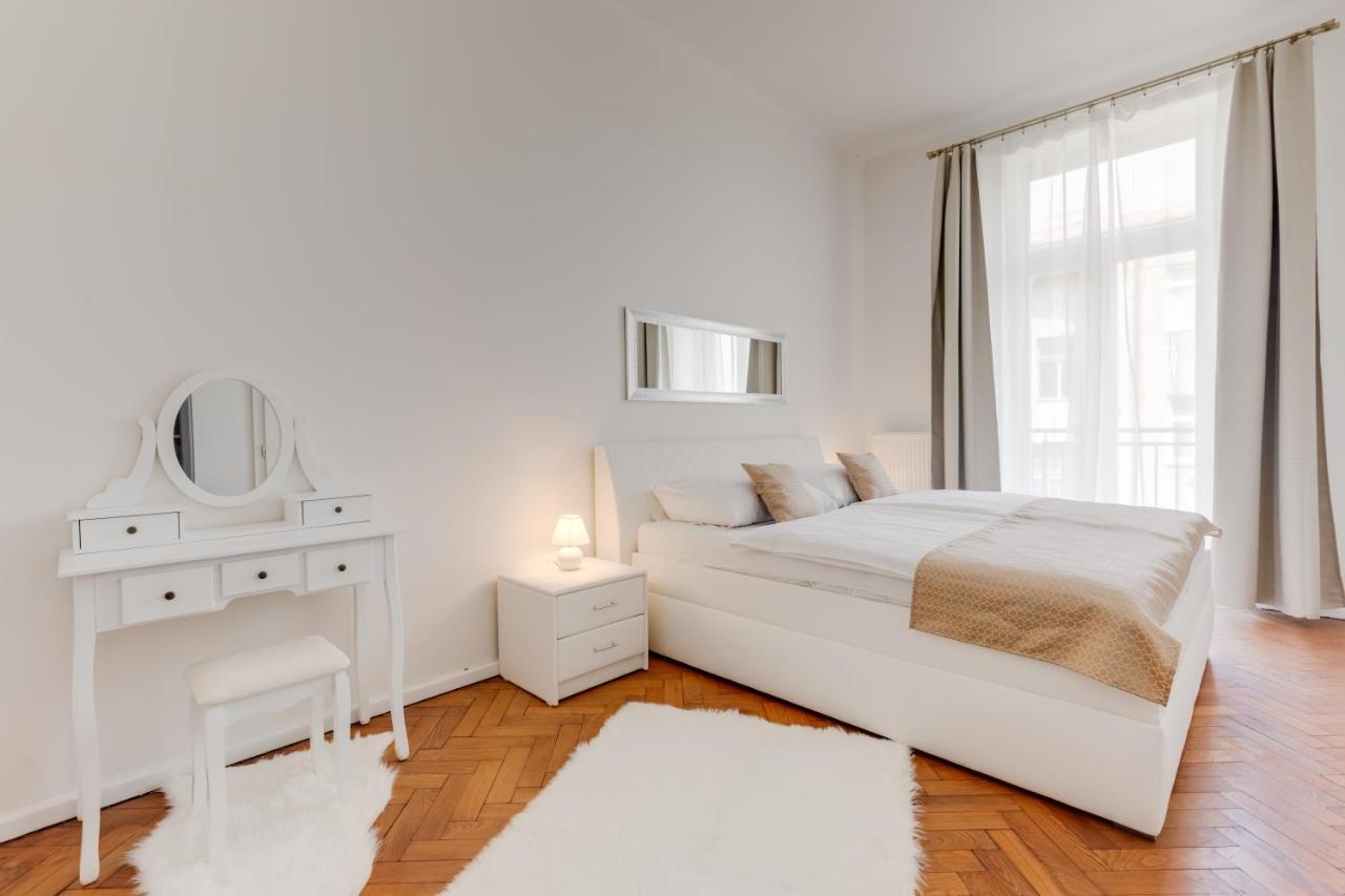 Luxury Riverside Apartments In The Center Of براغ المظهر الخارجي الصورة
