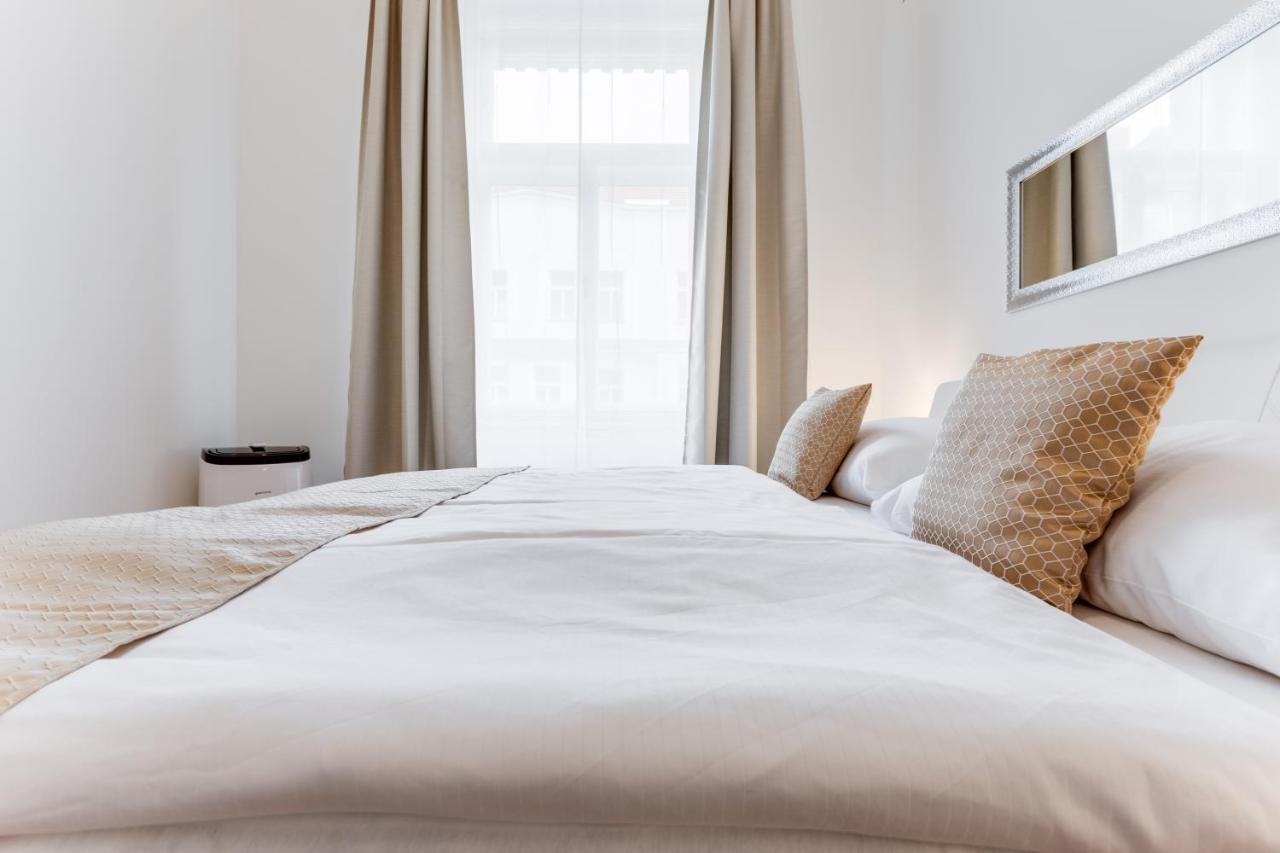 Luxury Riverside Apartments In The Center Of براغ المظهر الخارجي الصورة