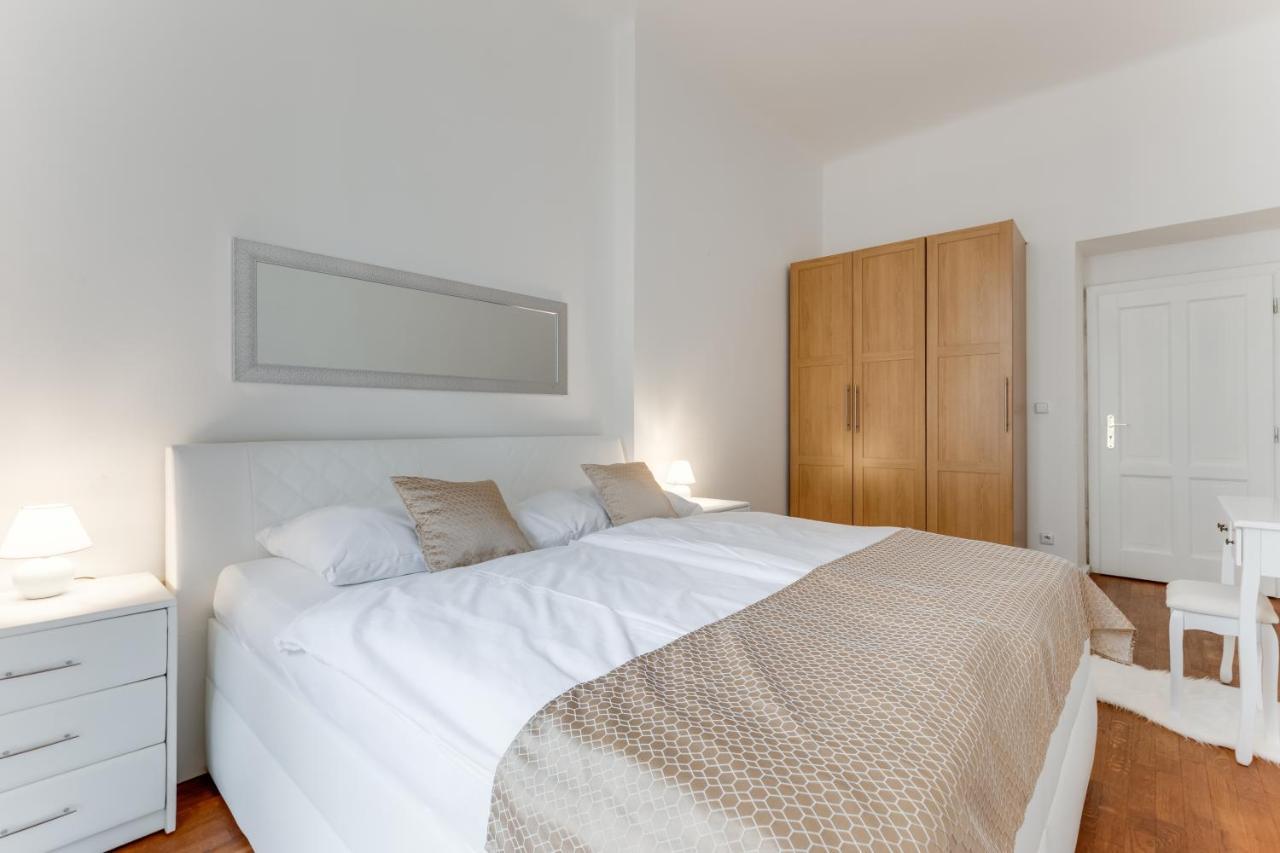 Luxury Riverside Apartments In The Center Of براغ المظهر الخارجي الصورة