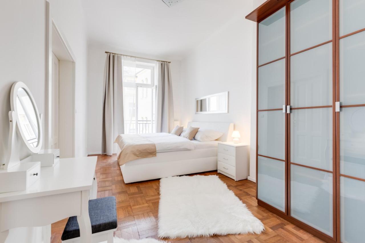 Luxury Riverside Apartments In The Center Of براغ المظهر الخارجي الصورة
