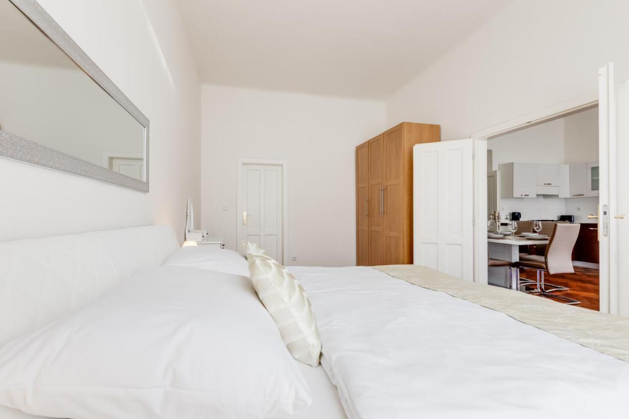 Luxury Riverside Apartments In The Center Of براغ المظهر الخارجي الصورة