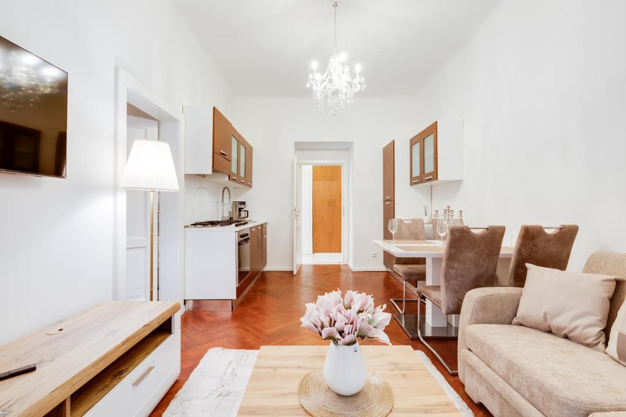Luxury Riverside Apartments In The Center Of براغ المظهر الخارجي الصورة