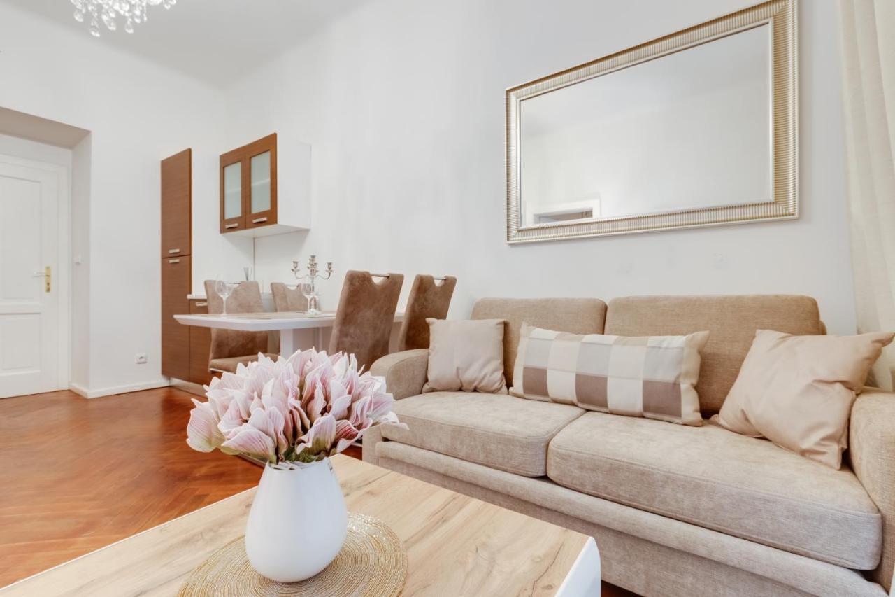 Luxury Riverside Apartments In The Center Of براغ المظهر الخارجي الصورة